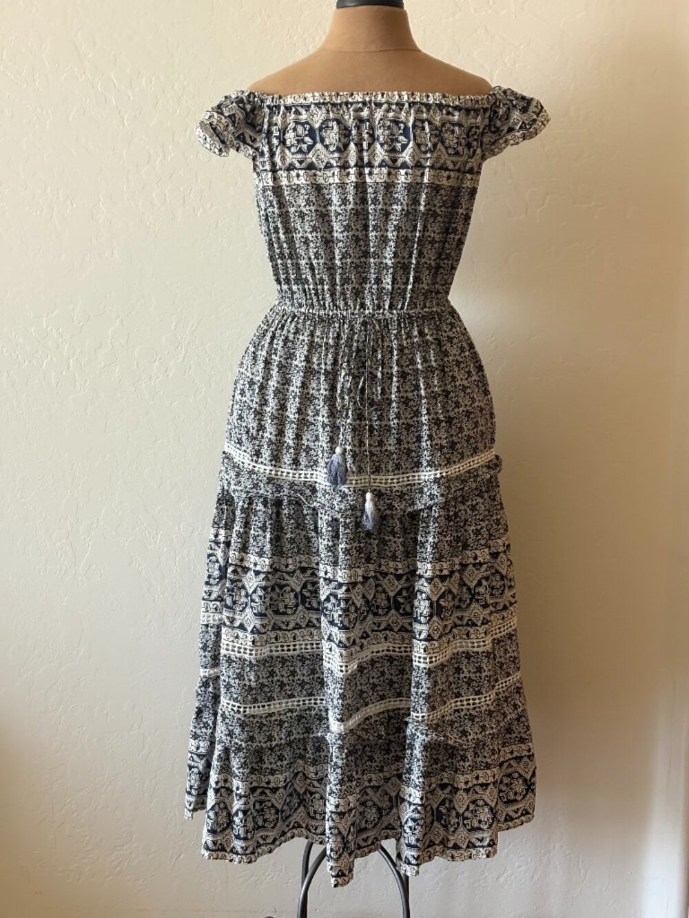 Sea New York Off The Shoulder Dress. Size 4. Blue/White.